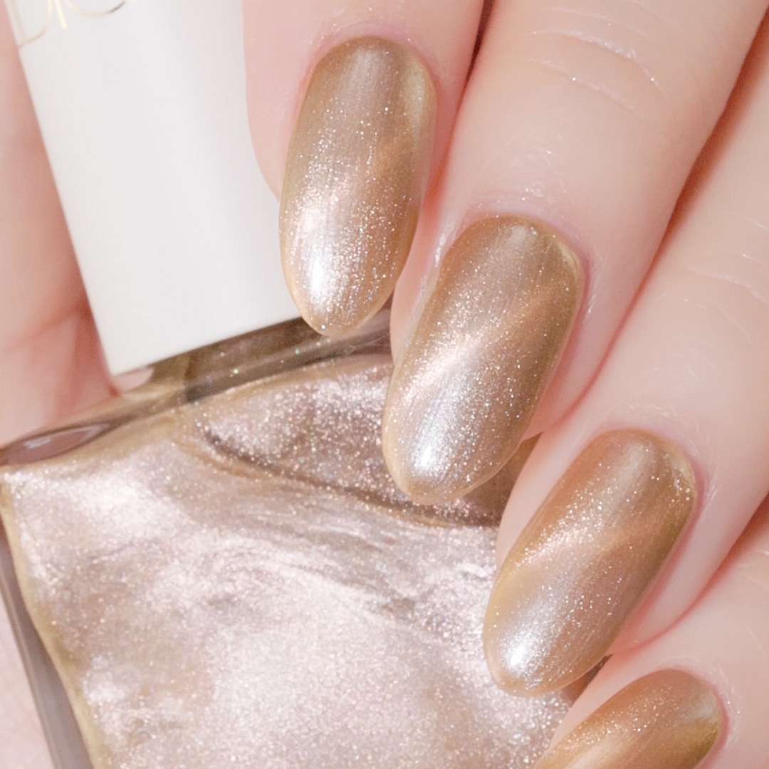 アディクション　ザ マグネット ネイルポリッシュ　“アンアースド ラスター“