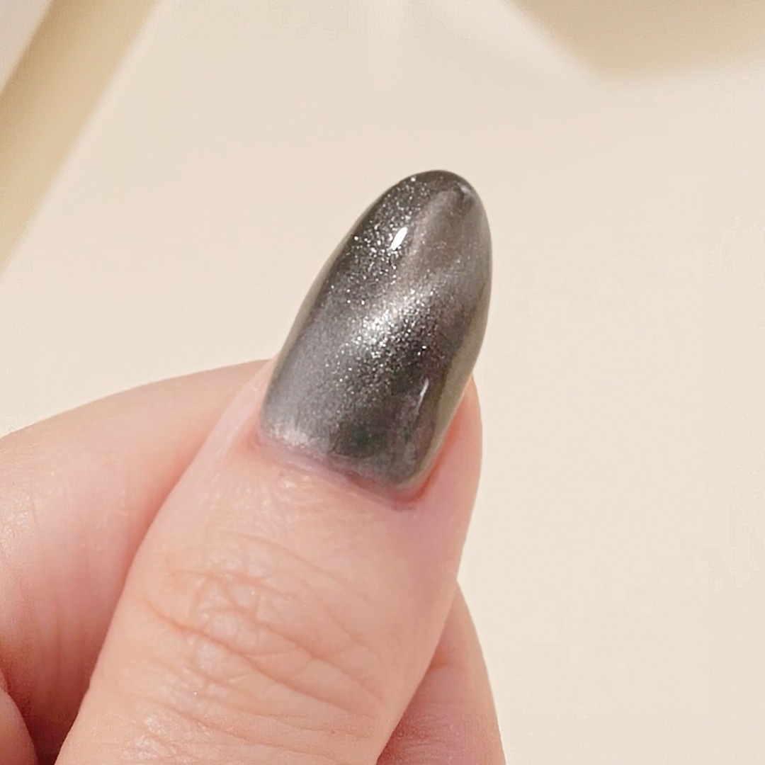 アディクション　ザ マグネット ネイルポリッシュ　“アンアースド ラスター“