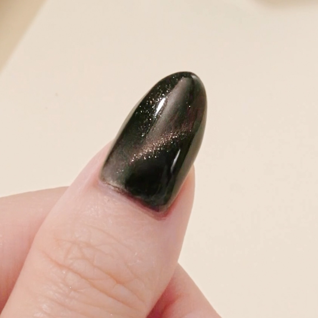 アディクション　ザ マグネット ネイルポリッシュ　“アンアースド ラスター“