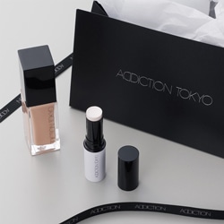 GIFT BOX　〈シルキーバームスティック＆ファンデーション〉