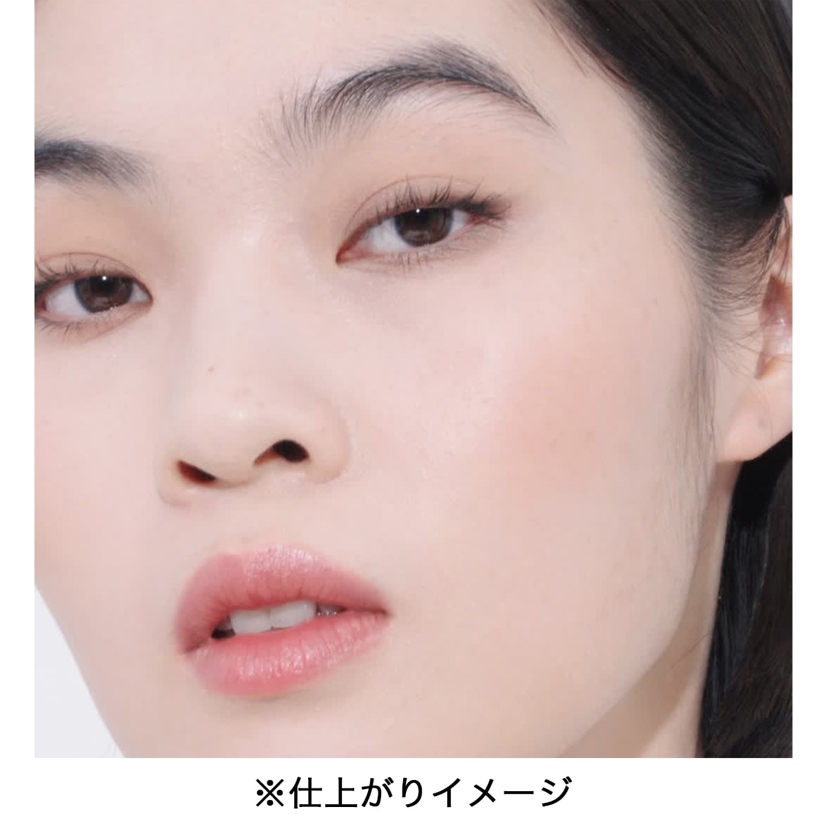 GIFT BOX　〈ファンデーション コンフィデント フィックス＆ファンデーションブラシ〉