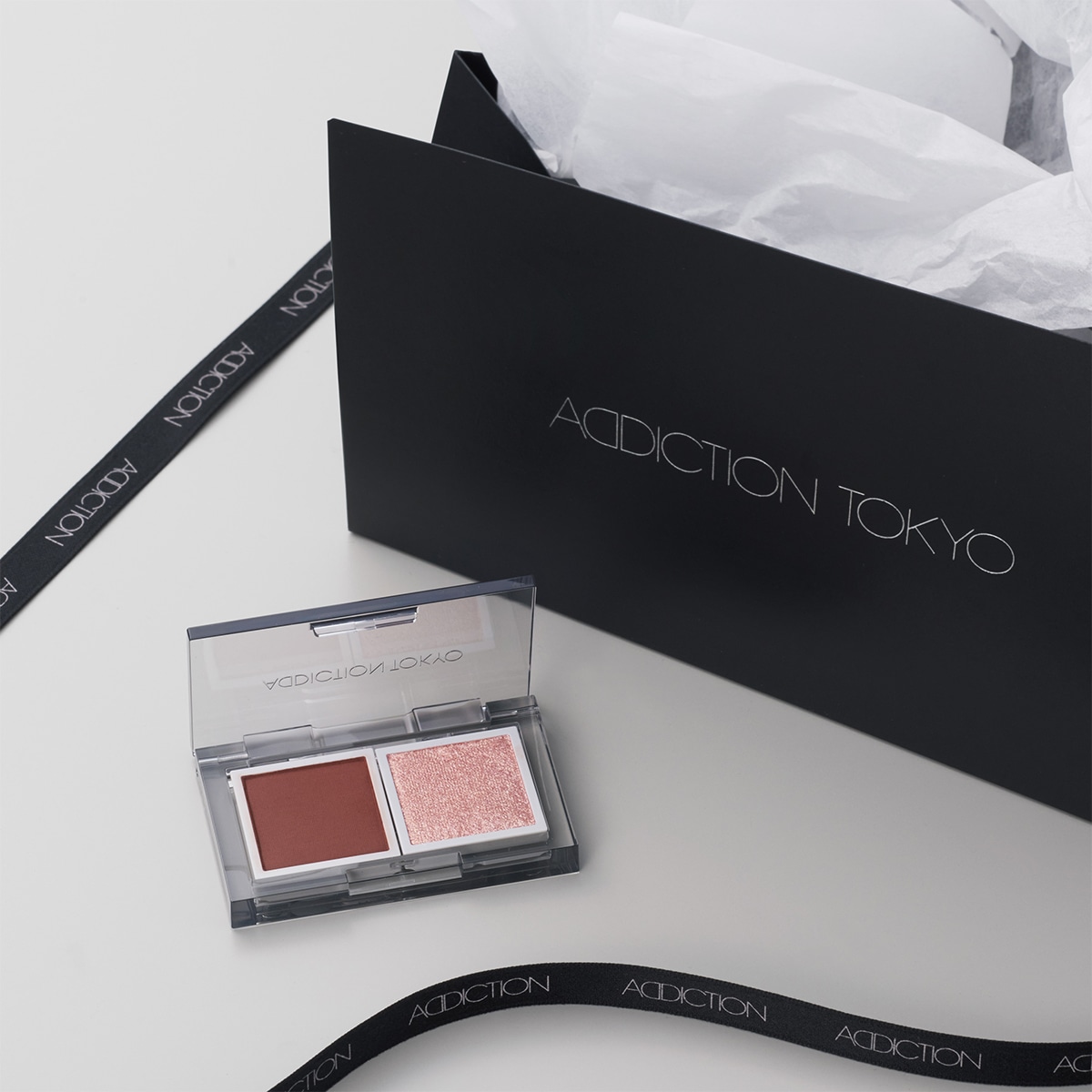 GIFT BOX　"Paparazziii" 〈アイシャドウセット〉