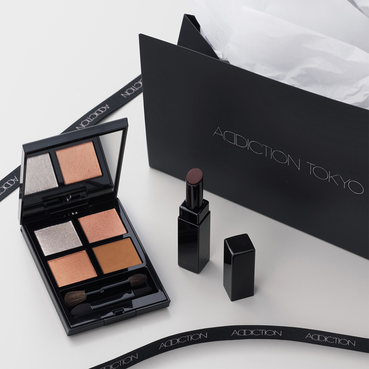 GIFT BOX　"Suntan Camel" 〈アイシャドウ & リップスティック〉