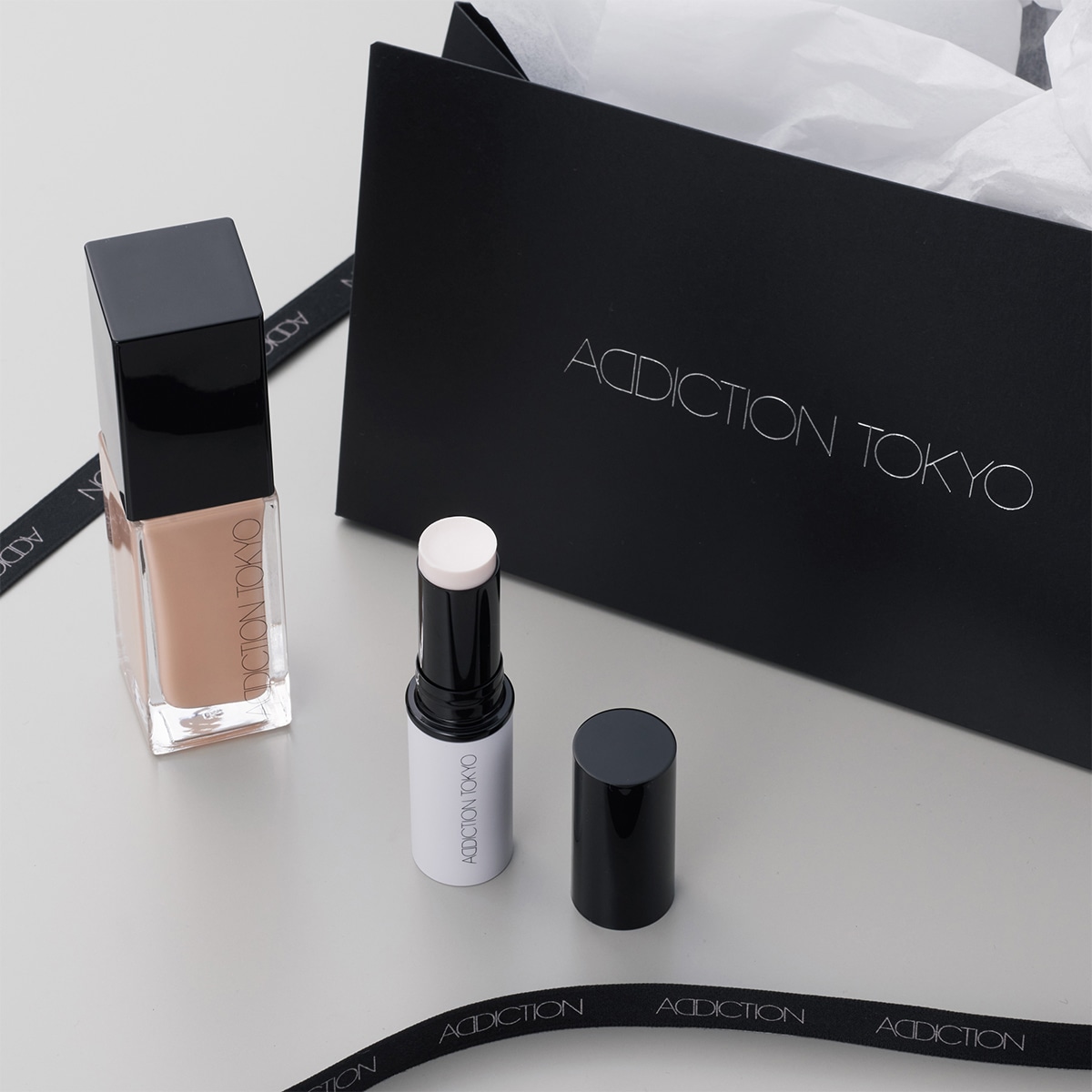 GIFT BOX　〈シルキーバームスティック＆ファンデーション〉