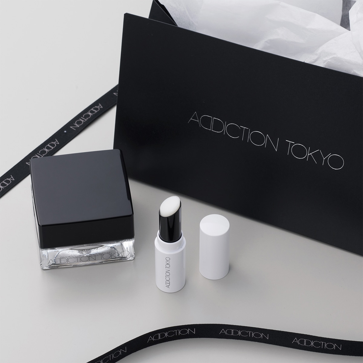 GIFT BOX　〈デイクリーム＆リップスクラブバーム〉