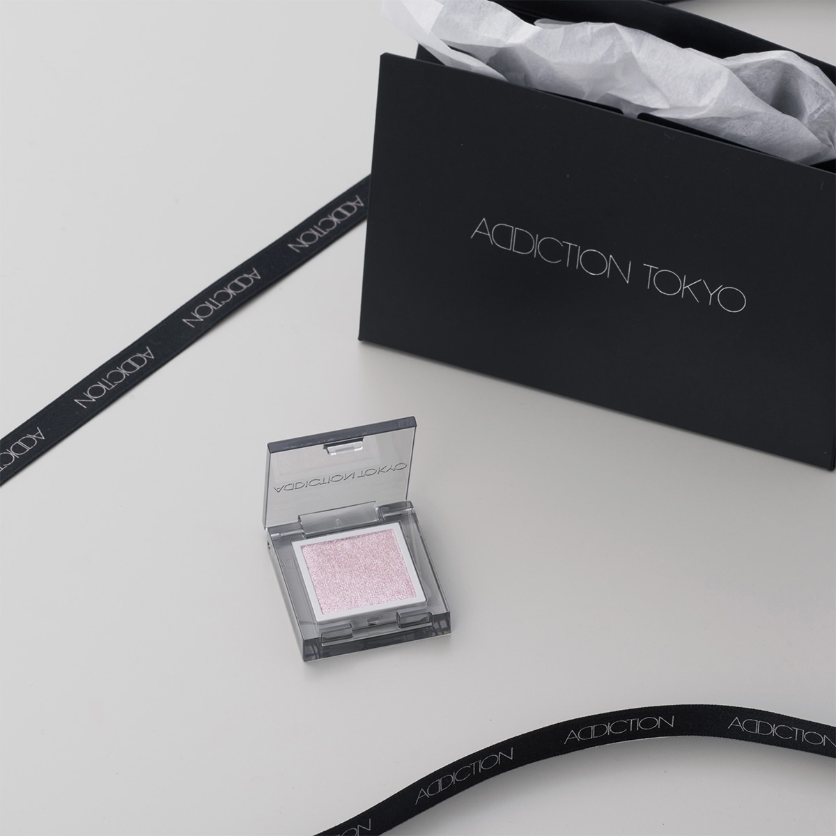 GIFT BOX　"Buzzyyy" 〈アイシャドウセット〉