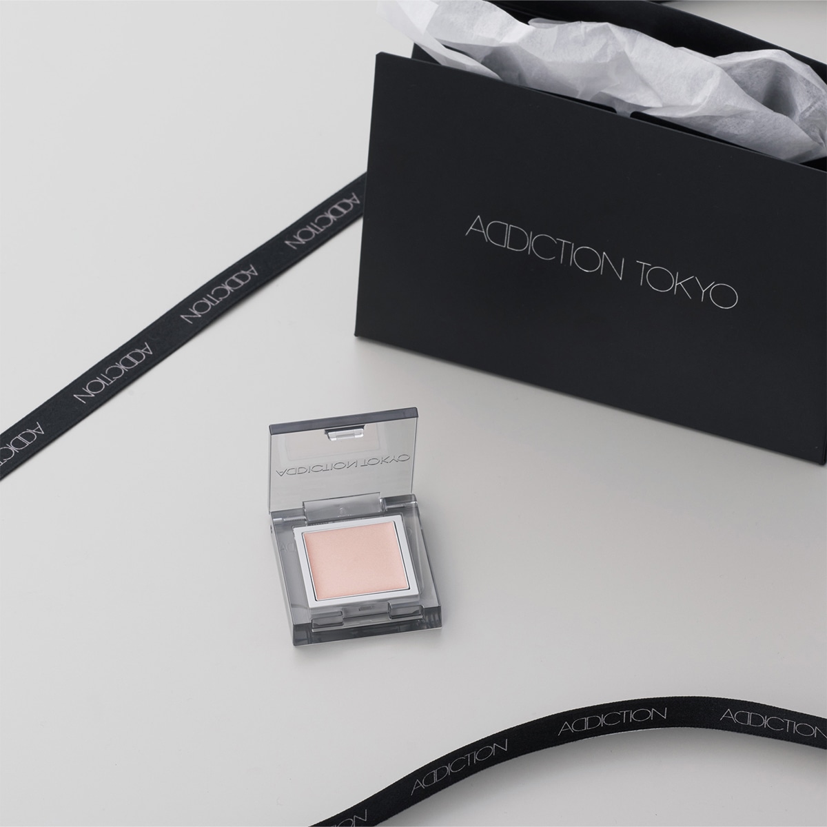 GIFT BOX　"Lay Down" 〈アイシャドウセット〉