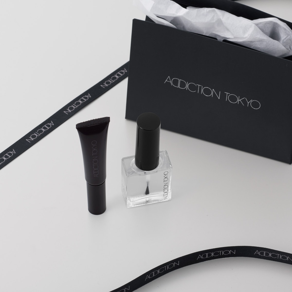 GIFT BOX　〈ネイルオイル＆トップコート〉