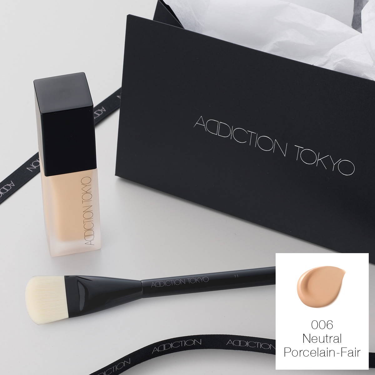 GIFT BOX　〈ファンデーション コンフィデント フィックス＆ファンデーションブラシ〉