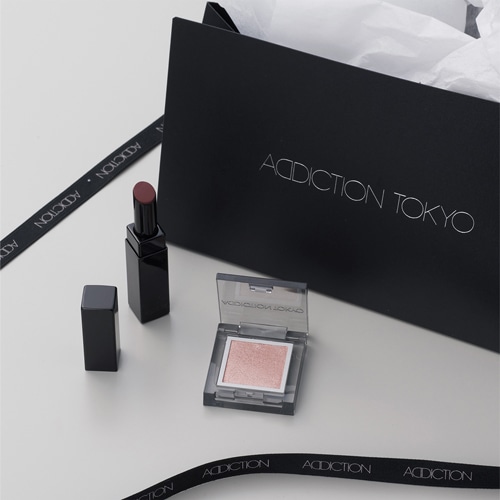 GIFT BOX　"Not a Girl" 〈リップ＆アイシャドウ〉